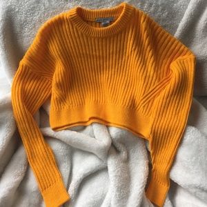 Cropped yellow sweater 🌻🌞